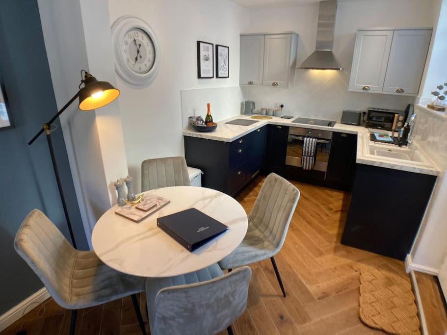 Cosy 2 Bedroom Cottage In Scarborough'S Old Town Eksteriør bilde